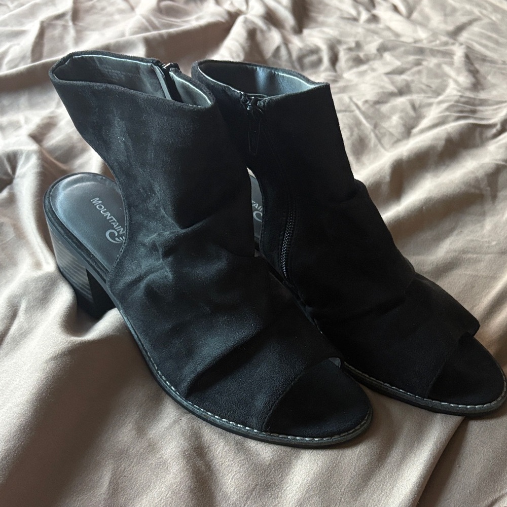 Women’s Chic Black Peep-Toe Heeled Boots
